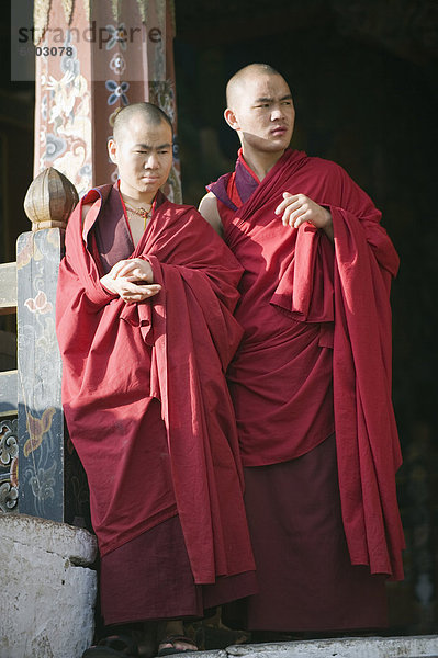 Mönche in Trongsa Dzong (Chokhor Raptentse aus 1648  Bhutan Asien