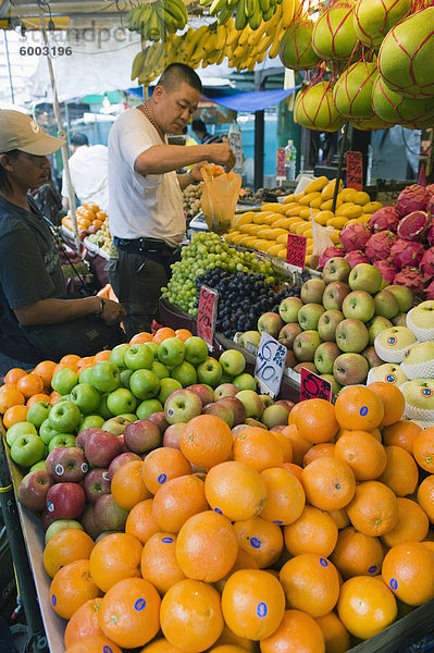 Obst stehen  Petaling Street Markt  Chinatown  Kuala Lumpur  Malaysia  Südostasien  Asien