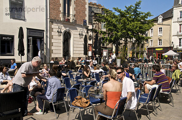 Café im freien-Terrassen  Place des Lices  alte Rennes  Bretagne  Frankreich  Europa