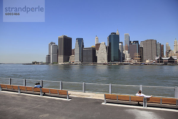 Vor kurzem eröffnete Pier 1  Teil der Brooklyn Bridge Park  Brooklyn  New York City  USA  Nordamerika