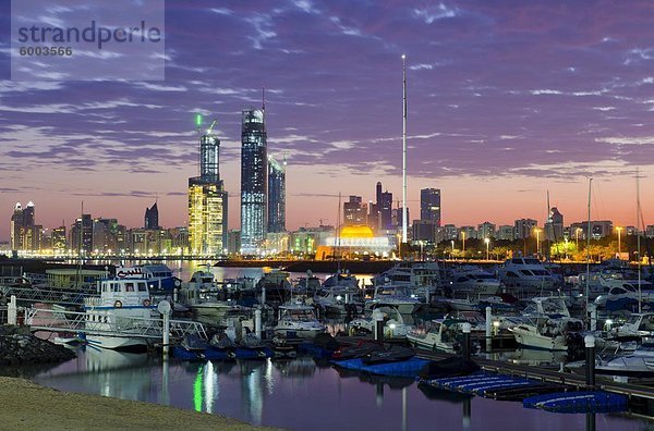 City Skyline von Abu Dhabi International Marine Sports Club  Abu Dhabi  Vereinigte Arabische Emirate  Naher Osten