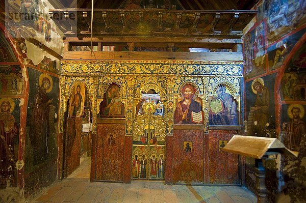 Innenraum einer schönen byzantinischen Kirche im Troodos-Gebirge  UNESCO World Heritage Site  Zypern  Europa