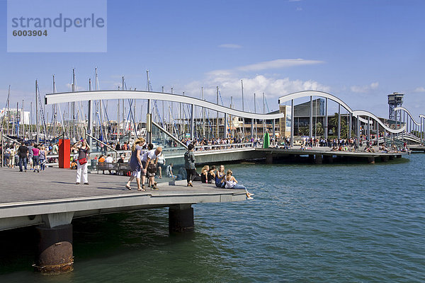 Rambla del Mar Bridge in Port Vell District  Barcelona  Katalonien  Spanien  Europa