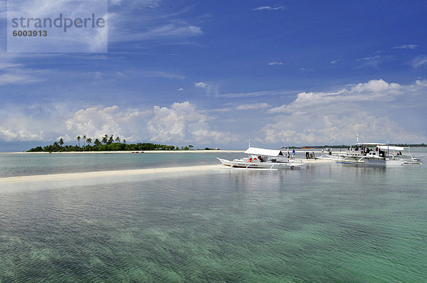 Einsame Insel vor der Küste von Alona Beach  Panglao  Bohol  Philippinen  Südostasien  Asien