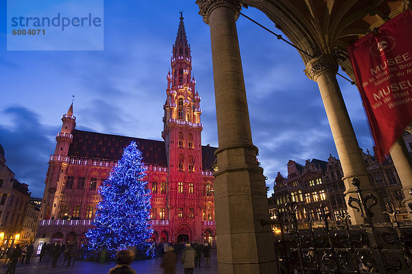 Rathaus  Grand-Place  UNESCO Weltkulturerbe  an Weihnachten Zeit  Brüssel  Belgien  Europa