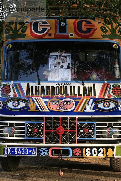 Bus mit religiösen Zeichen  Senegal  Westafrika  Afrika