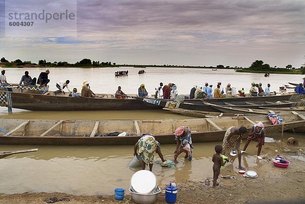 Sonntagsmarkt in Ayorou am Ufer des Flusses Niger  Niger  Westafrika  Afrika