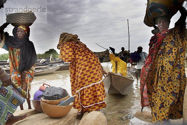 Sonntagsmarkt in Ayorou am Ufer des Flusses Niger  Niger  Westafrika  Afrika