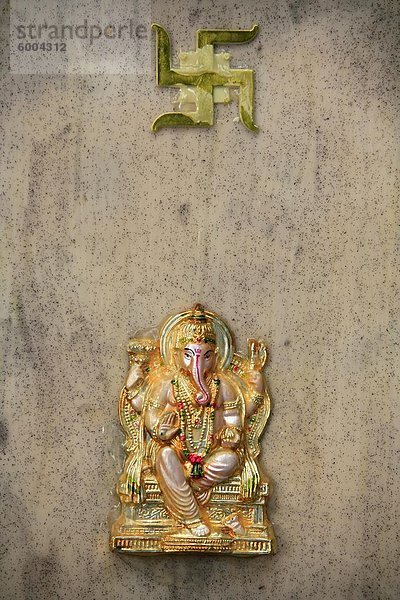 Ganesh und Hakenkreuz  Batu Caves  Kuala Lumpur  Malaysia  Südostasien  Asien