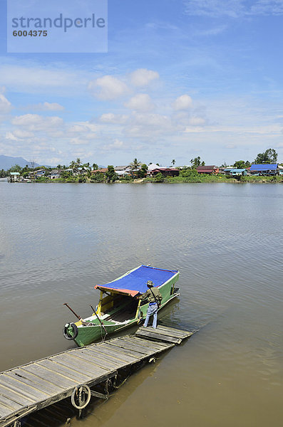 Sarawak River  Kuching Waterfront  Kuching  Sarawak  Borneo  Malaysia  Südostasien  Asien