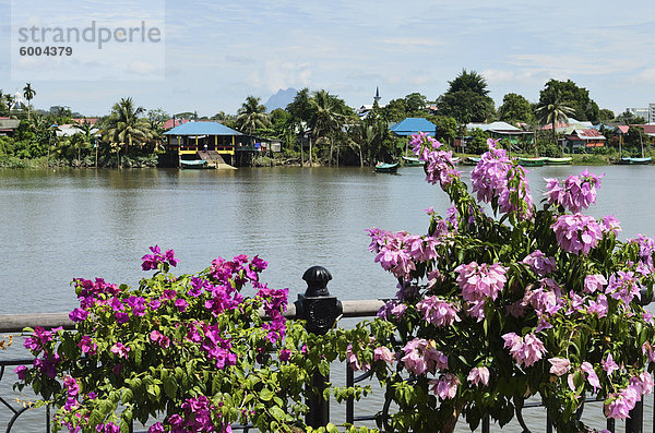 Sarawak River  Kuching Waterfront  Kuching  Sarawak  Borneo  Malaysia  Südostasien  Asien