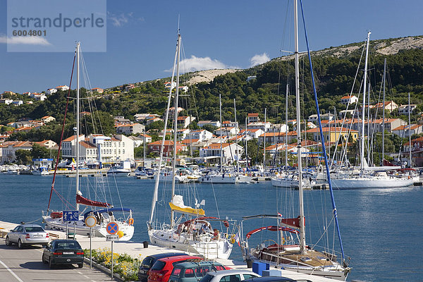 Yachten Ankern im Hafen  Stadt Rab  Insel Rab  Primorje-Gorski Kotar  Kroatien  Europa