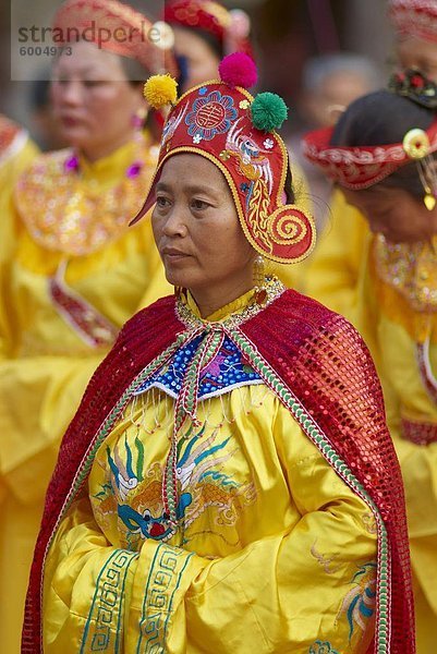 Vietnamesische Frau in religiösen und zeremoniellen Tracht  Vietnam  Indochina  Südostasien  Asien