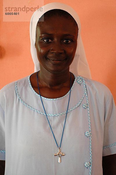 Katholische Nonne  Fadiouth  Senegal  Westafrika  Afrika