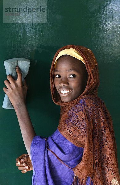 Senegal Schulmädchen  Popenguine  Thies  Senegal  Westafrika  Afrika