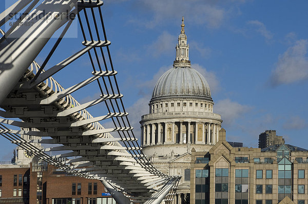 Die Kuppel der St. Pauls Cathedral  London  England  Großbritannien  Europa