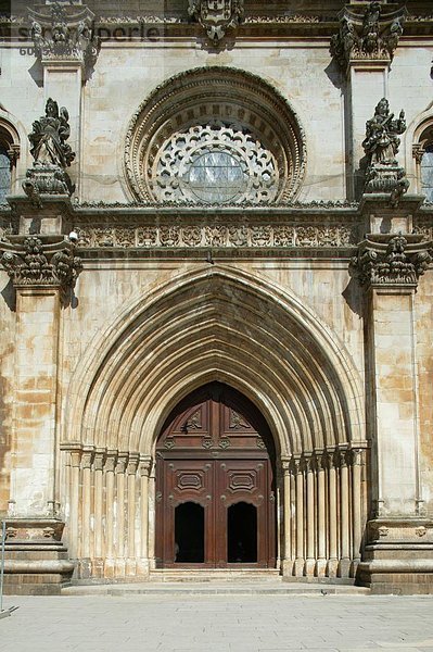 Santa Maria Abtei Tür  Alcobaca  UNESCO Weltkulturerbe  Estremadura  Portugal  Europa
