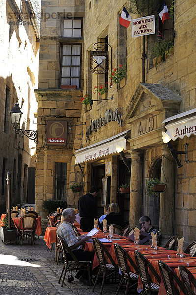 Restaurant in der alten Stadt Sarlat  Dordogne  Frankreich. Europa