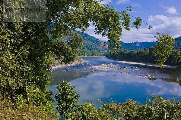 Der schöne Siang-Fluss in Arunachal Pradesh nahe entlang  nordöstlichen Indien  Indien  Asien