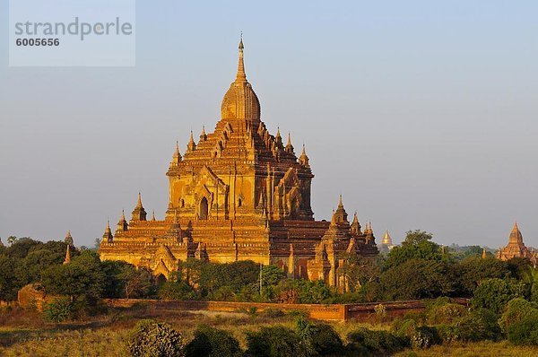 Riesige alte Tempel in Bagan  Myanmar  Asien