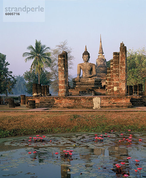 Wat Mahathat in Sukhothai  UNESCO World Heritage Site  Thailand  Südostasien  Asien
