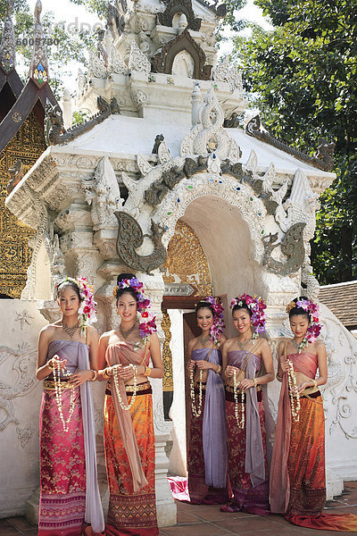 Thai Mädchen in Tracht auf einem Festival in Chiang Mai  Thailand  Südostasien  Asien & # 10 & # 10