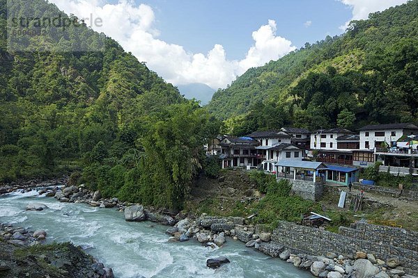 Birethanti Dorf und Modi Flusstal  Annapurna Sanctuary-Region  Himalaya  Nepal  Asien