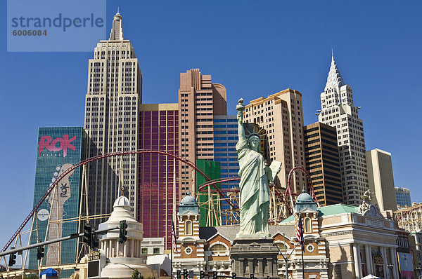 New York-New York Hotel mit Achterbahn  Strip  Las Vegas Boulevard South  Las Vegas  Nevada  Vereinigte Staaten von Amerika  Nordamerika