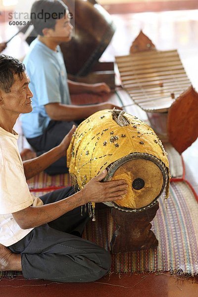 Kambodschanische Orchester in einer Pagode  Siem Reap  Kambodscha  Indochina  Südostasien  Asien