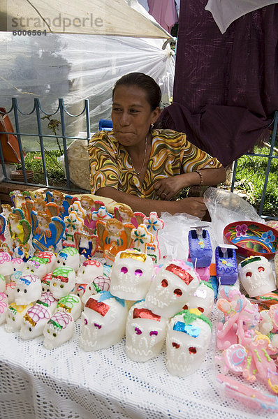 Tag der Toten Süßigkeiten  in den Markt  Zaachila  Oaxaca  Mexiko  Nordamerika