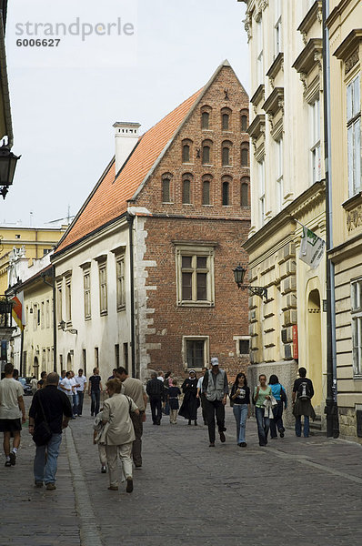 Straße in der Nähe der Burg Wawel  Krakow (Krakau)  UNESCO World Heritage Site  Polen  Europa