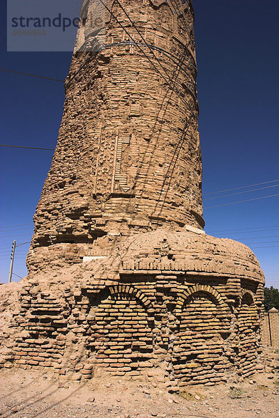 Minarett von Stahlseilen  unterstützt ein Projekt von UNESCO und lokale Experten im Jahr 2003 der Mousallah Komplex  Herat  Provinz Herat  Afghanistan  Asien