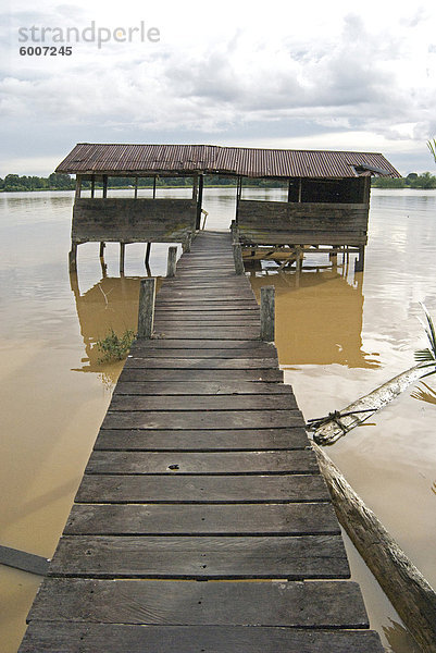 Fluss Fähre zeigen Südostasien Asien Malaysia Sarawak