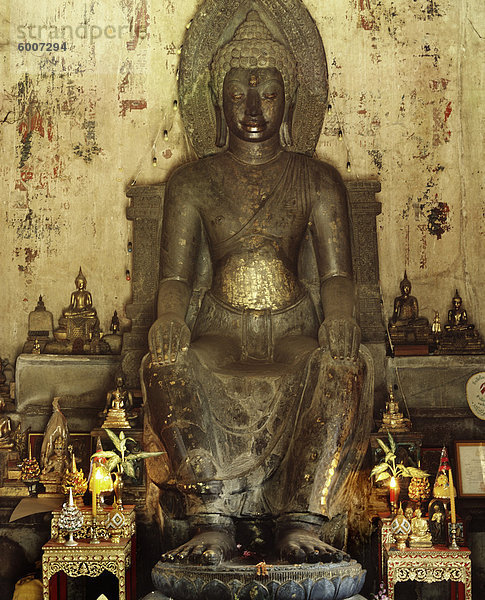 Stein Bild von Buddha sitzend in der westlichen Mode aus der Dvaravati-Periode  Wat Na Phra Men  Ayutthaya  Thailand  Südostasien  Asien