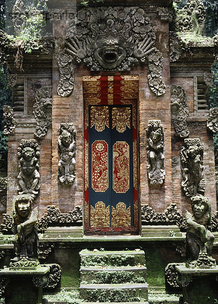 Tor am Monkey Forest Temple in Ubud  Bali  Indonesien  Südostasien  Asien