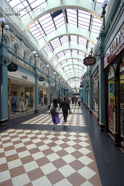 Große (Einkaufsmöglichkeiten) Arcade  Birmingham  England  Vereinigtes Königreich  Westeuropa