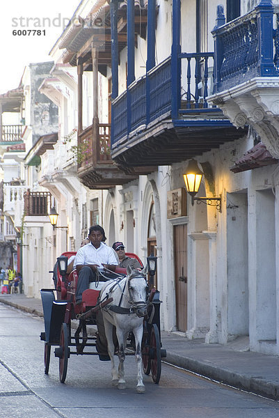 Wagen durch die Ciudad Amurallada (Festungsstadt)  UNESCO Weltkulturerbe  Cartagena  Kolumbien  Südamerika