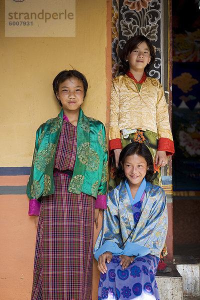 Bhutanischen Mädchen  Paro Dzong  Paro  Bhutan  Asien