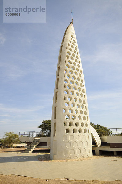 Denkmal an der Spitze der Goree Island bekannt für seine Rolle in der Sklaverei  in der Nähe von Dakar  Senegal  Westafrika  Afrika