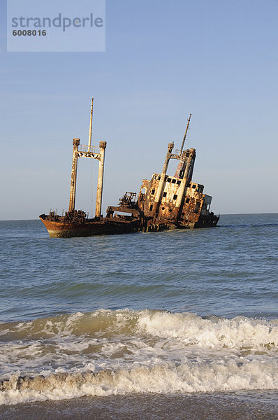 Westafrika  nahe  Strand  Monarchie  Lodge  Landhaus  Schiff  Ruine  Afrika  Senegal