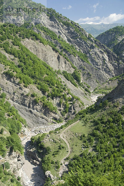 Girdmanchay Flusstal gesehen von der Straße nach Berg Dorf Lahic  großen Kaukasus  Aserbaidschan  Zentral-Asien  Asien