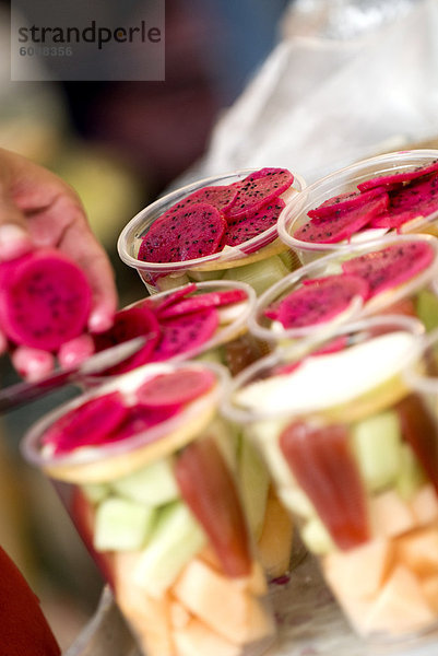 Fruit Cups  Chatuchak Wochenende Markt  Bangkok  Thailand  Südostasien  Asien