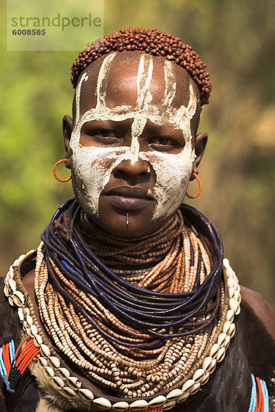 Karo Frau  Mago Nationalpark  unteren Omo-Tal  Äthiopien  Afrika
