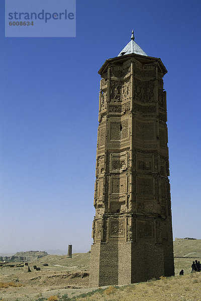 Das Minarett von Bahram Schah  einer der zwei Minarette gebaut von Sultan Masud III und Bahram Schah mit kufischer quadratisch und Noshki Drehbuch  als Modelle für das Minarett von Jam  und vermutlich wurden ursprünglich Teil der Moscheen  Ghazni  Afghanistan  Asien