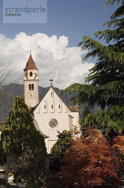 Frühling Farben  St. Johannes des Täufers  Dorf Tirol  Sud Tirol  Italien  Europa