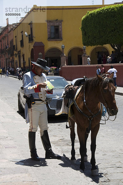 Berittene Polizisten  San Miguel de Allende (San Miguel)  Bundesstaat Guanajuato  Mexiko  Nordamerika