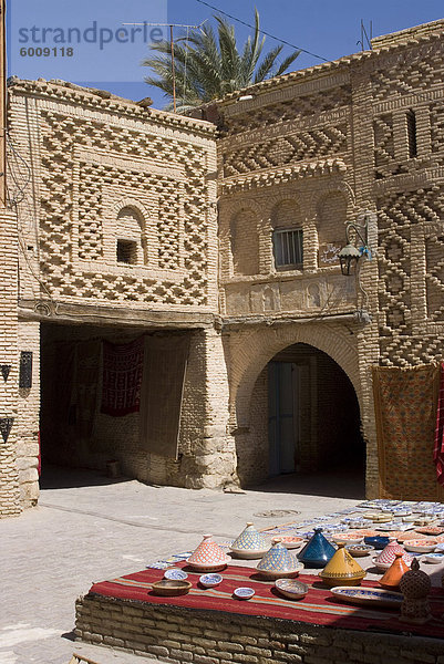 Medina und Kunsthandwerk  Tozeur  Tunesien  Nordafrika  Afrika