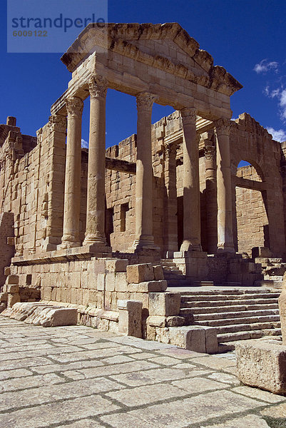 Die Capitol-Tempel (Capitolium)  römische Ruine Sufetula  Tunesien  Nordafrika  Afrika