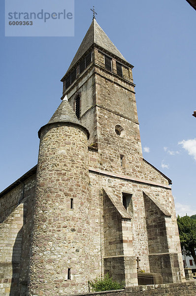 Alte Kirche in St. Etienne de Baigorry  baskische Land  Pyrenees-Atlantiques  Aquitaine  Frankreich  Europa