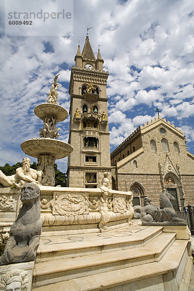 Orione Brunnen  Uhrturm und Duomo  Messina  Sizilien  Italien  Europa